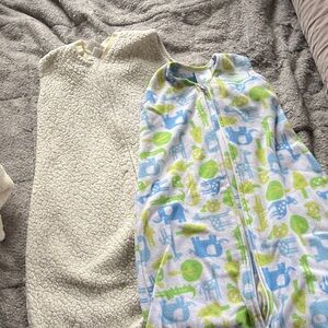 Cream and Blue-Green Patterned baby Sleep Sacks birth to 6 and 6-12m zip fleece